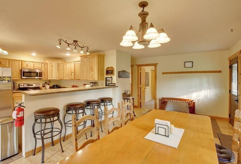 Cabin W/ Hot Tub & Grill < 1 Mi To Skiing!