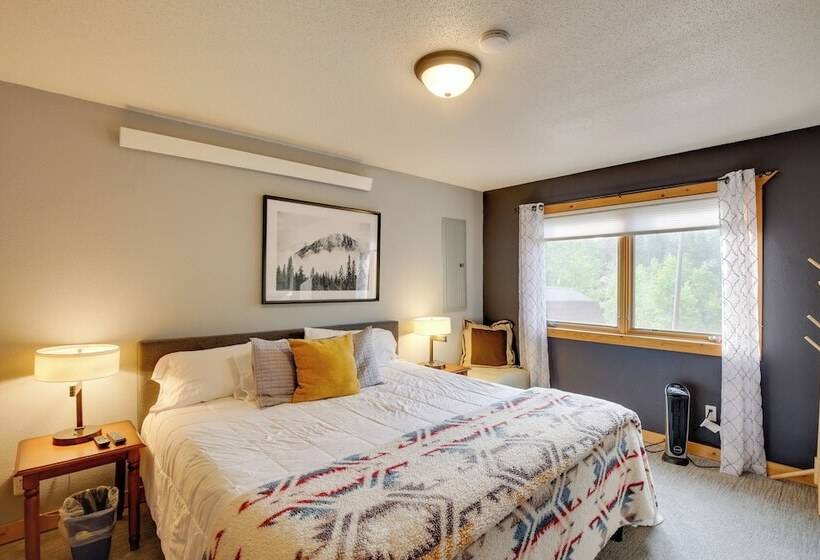 Cabin W/ Hot Tub & Grill < 1 Mi To Skiing!