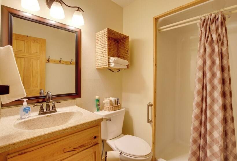 Cabin W/ Hot Tub & Grill < 1 Mi To Skiing!