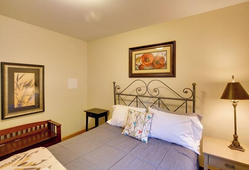 Cabin W/ Hot Tub & Grill < 1 Mi To Skiing!