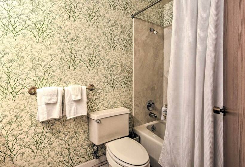 Calm Groveland Cabin   Near Pine Mountain Lake!