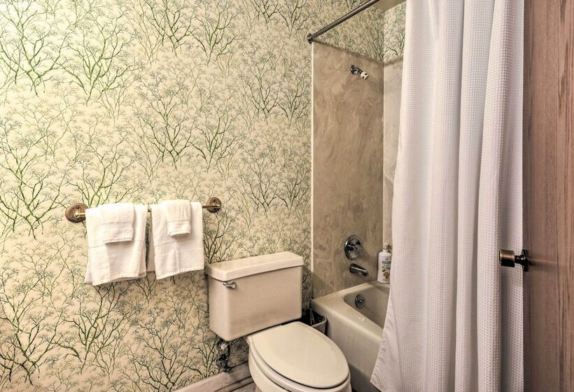 Calm Groveland Cabin   Near Pine Mountain Lake!