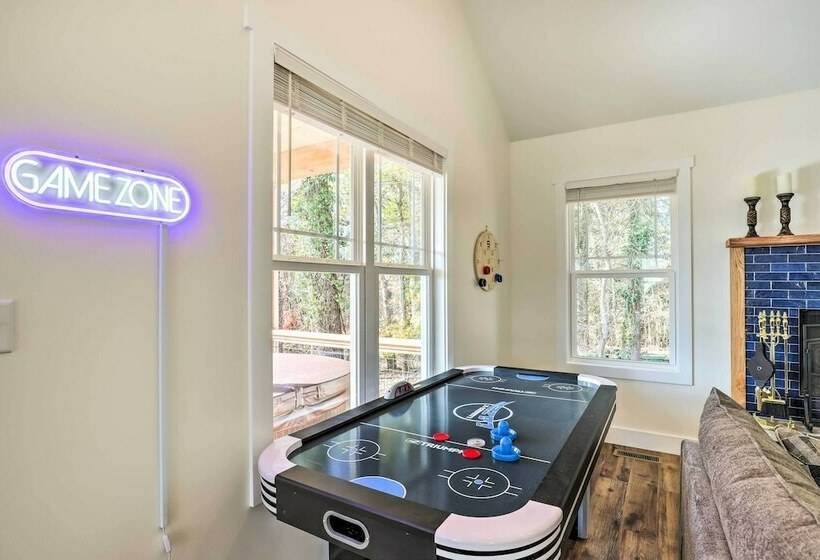 Candler Home W/ Private Hot Tub + Fire Pit!