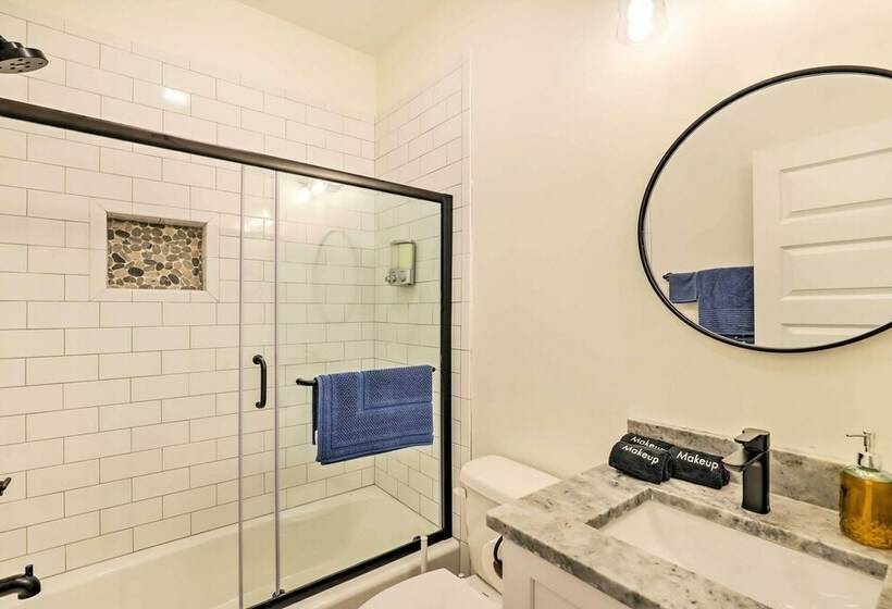 Candler Home W/ Private Hot Tub + Fire Pit!