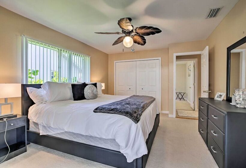 Family Home W/ Patio & Pool Table In Cape Coral!