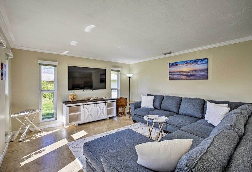 Family Home W/ Patio & Pool Table In Cape Coral!