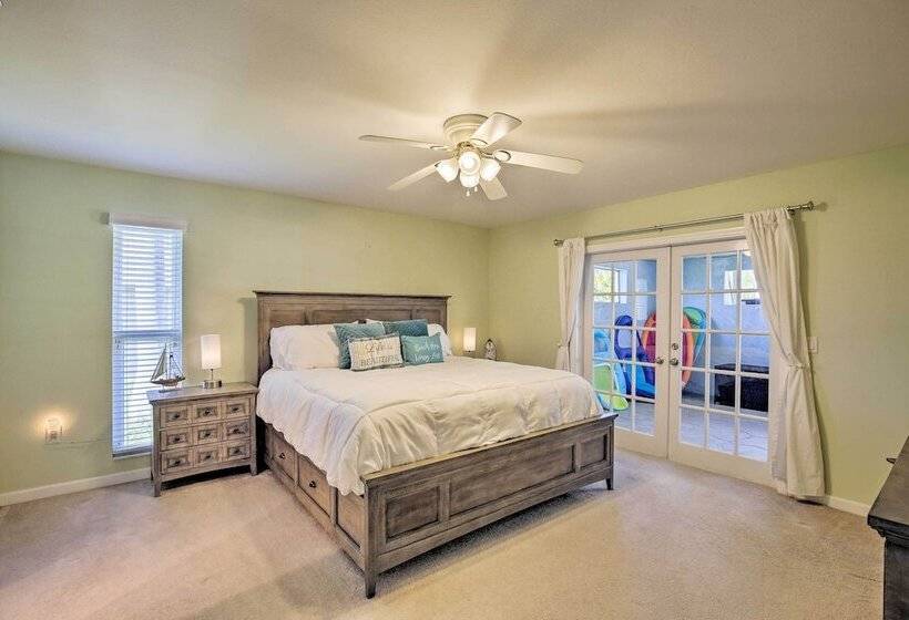 Family Home W/ Patio & Pool Table In Cape Coral!