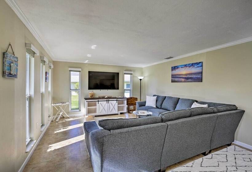 Family Home W/ Patio & Pool Table In Cape Coral!