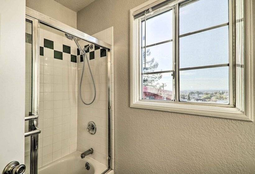 Castro Valley Home W/ Bay Area Views!