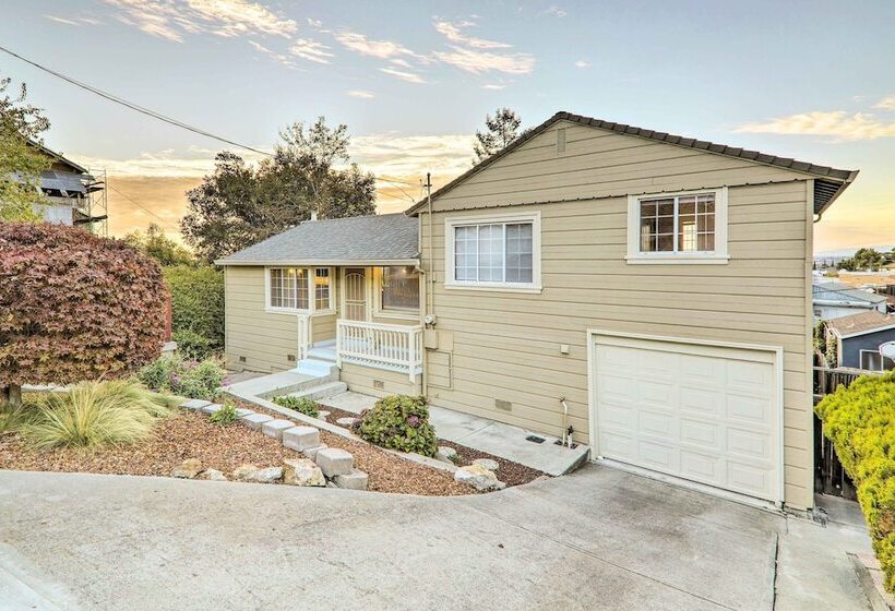Castro Valley Home W/ Bay Area Views!