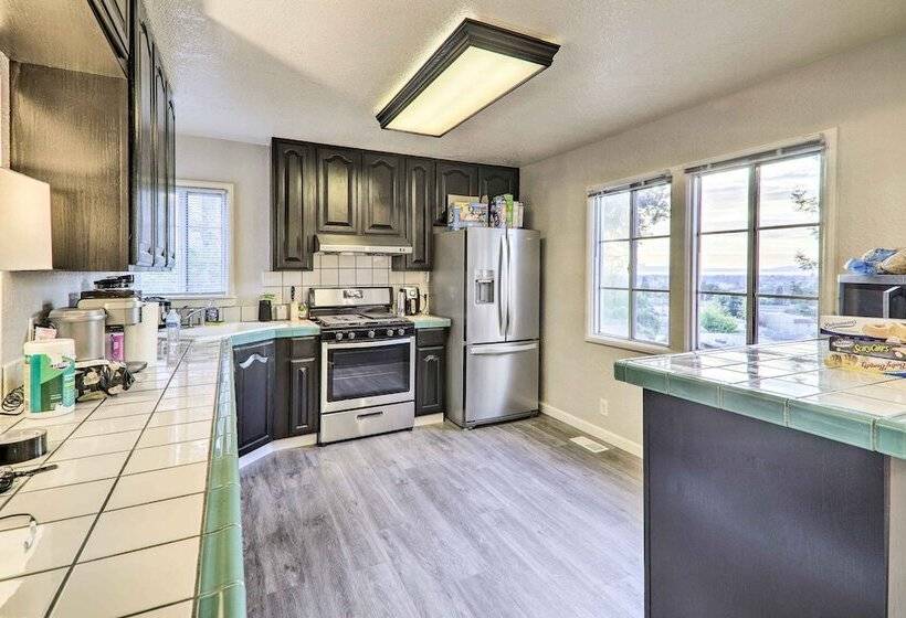 Castro Valley Home W/ Bay Area Views!