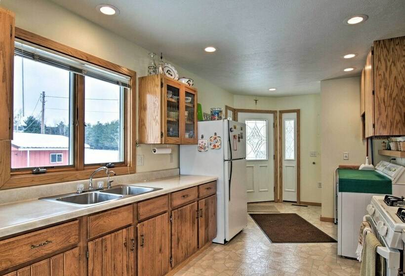 Cedar Cottage, Private Beach On Lake Leelanau