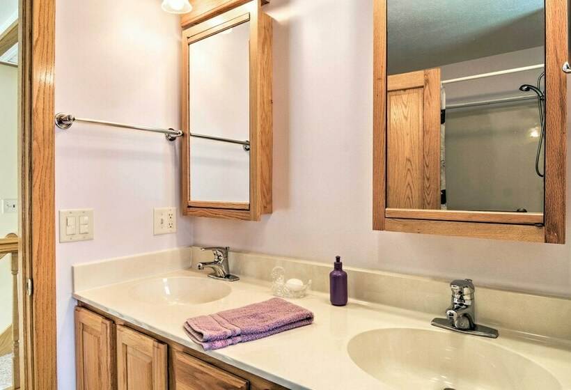 Cedar Cottage, Private Beach On Lake Leelanau