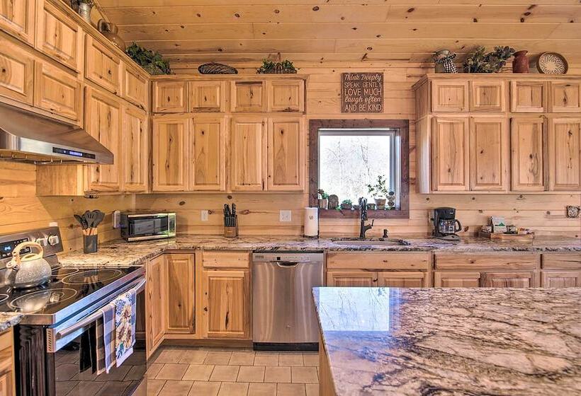 Centerville Cabin Rental: 68 Mi To Nashville!