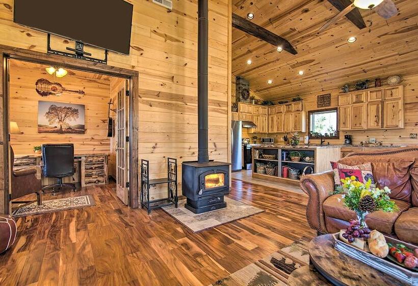 Centerville Cabin Rental: 68 Mi To Nashville!