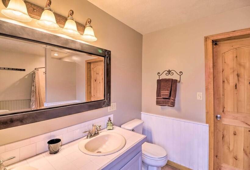 Charming Cabin W/ Hot Tub, Fire Pit & Views!