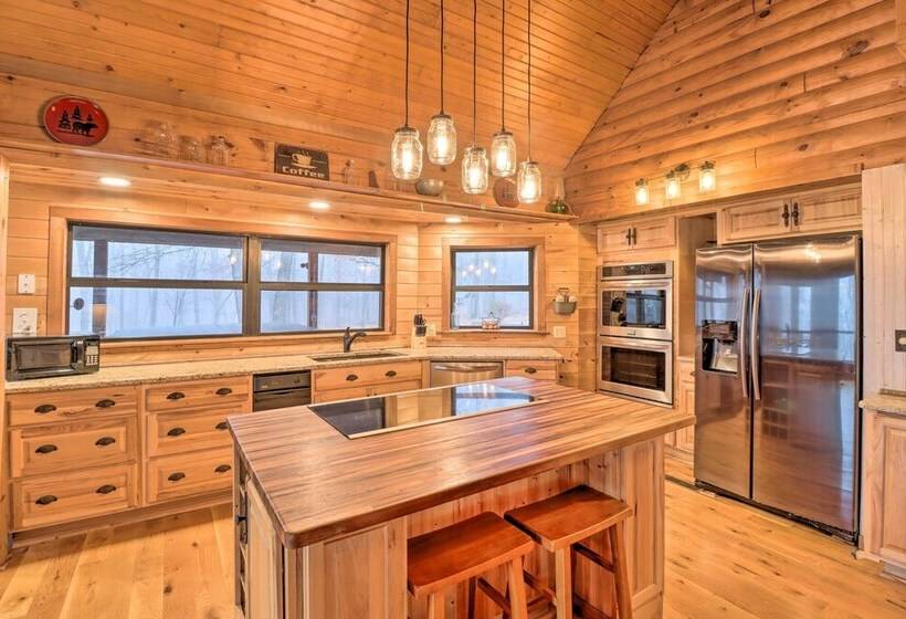 Charming Cabin W/ Hot Tub, Fire Pit & Views!