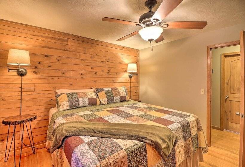 Charming Cabin W/ Hot Tub, Fire Pit & Views!