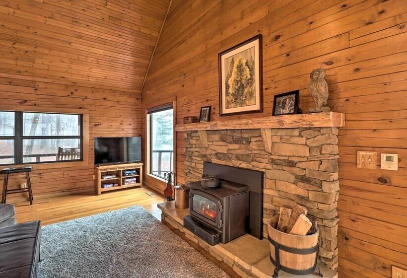 Charming Cabin W/ Hot Tub, Fire Pit & Views!