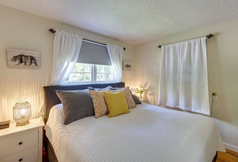 Charming Canalfront Retreat W/ Double Boat Slip!