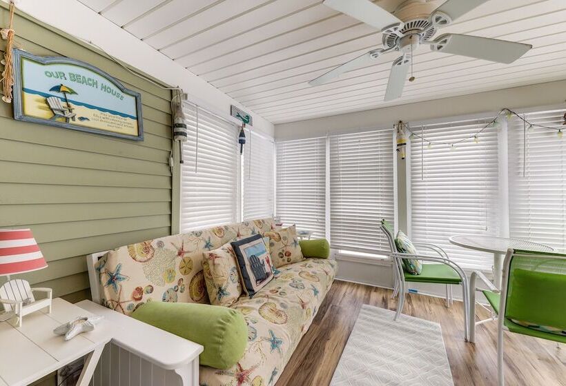 Charming Coastal Cottage W/ Pool Access!