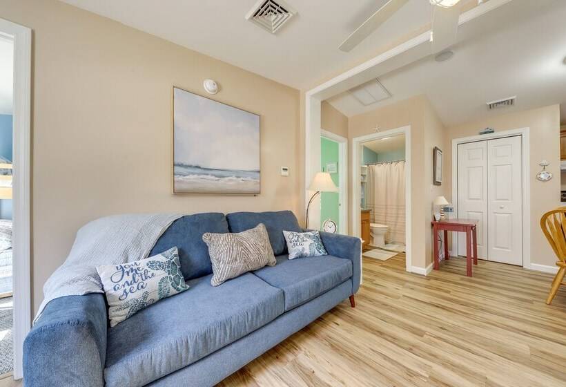 Charming Coastal Cottage W/ Pool Access!