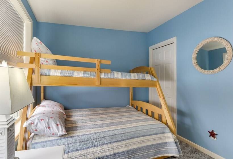 Charming Coastal Cottage W/ Pool Access!