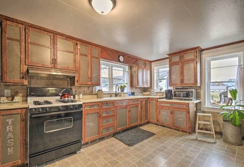 Charming Dairy Farm Home In Indiana Amish Country