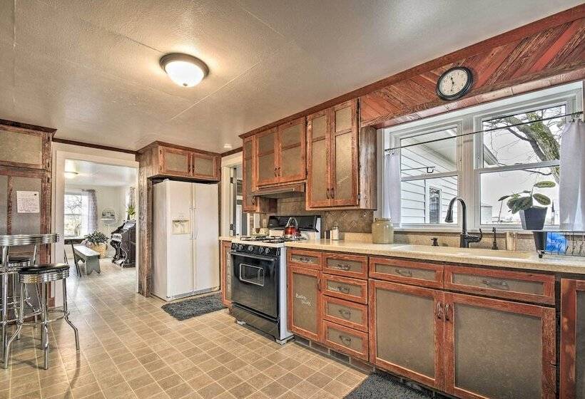 Charming Dairy Farm Home In Indiana Amish Country