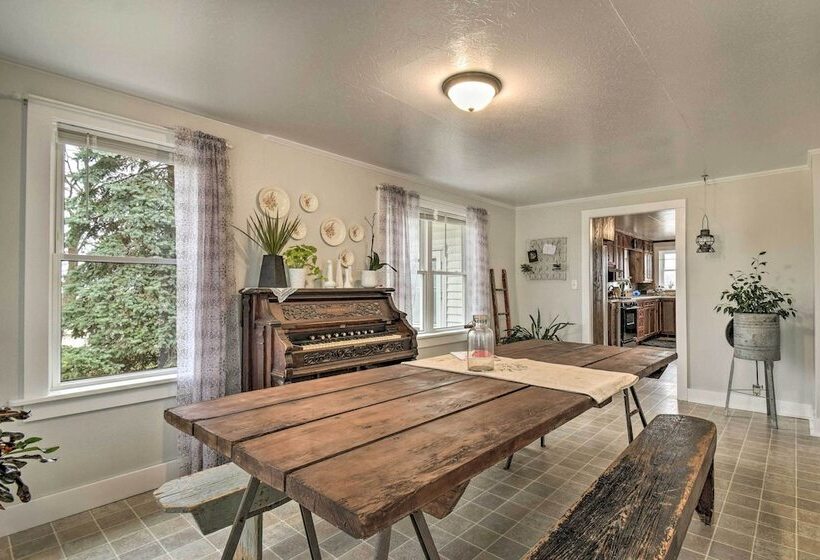 Charming Dairy Farm Home In Indiana Amish Country