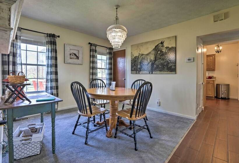 Charming East Bernstadt Retreat < 6 Acre Farm!