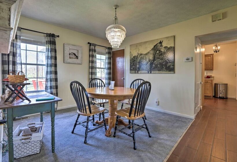 Charming East Bernstadt Retreat < 6 Acre Farm!