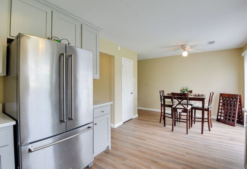 16 Mi To Downtown Dallas: Spacious Cedar Hill Home