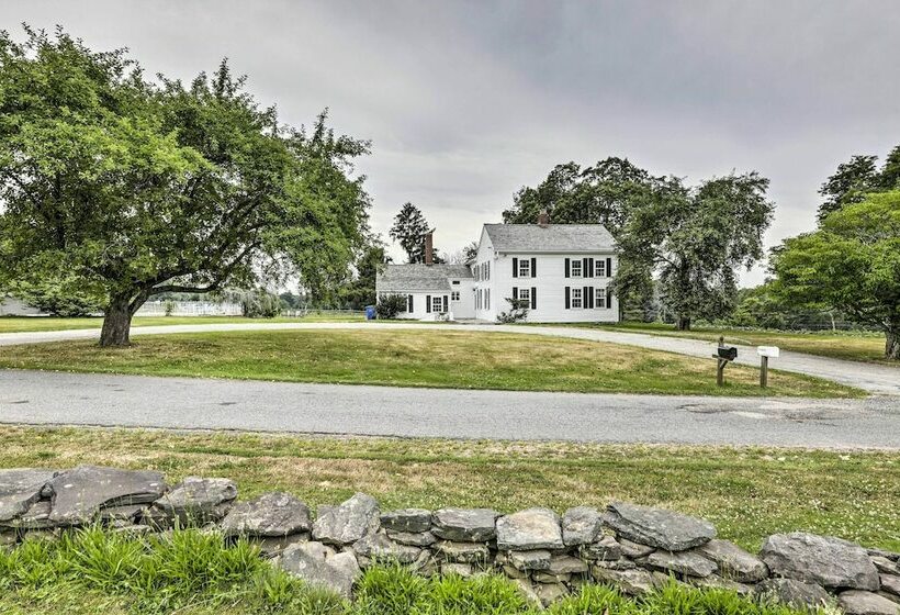 Charming Farmhouse W/ Pool & Fishing Pond!