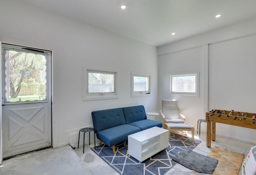 Charming Home ~ 6 Mi To Downtown New Haven!