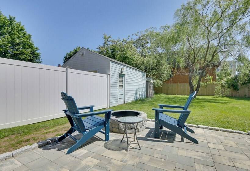 Charming Home ~ 6 Mi To Downtown New Haven!