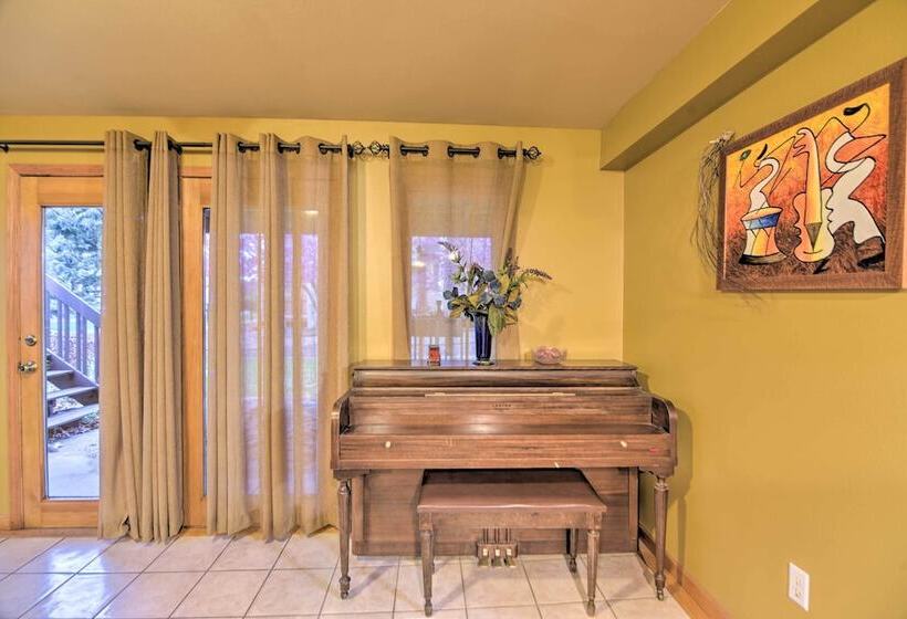Charming Home W/ Yard ~ 12 Mi To Fort Collins