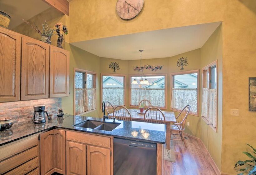 Charming Home W/ Yard ~ 12 Mi To Fort Collins