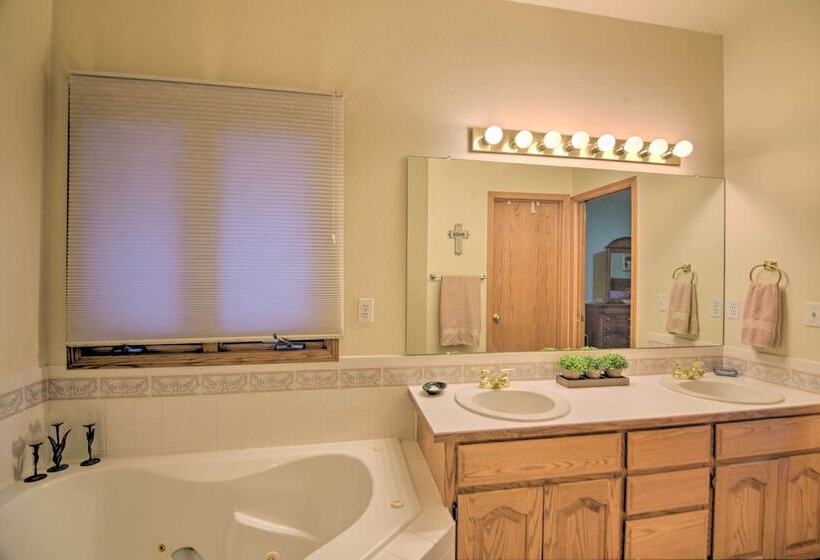 Charming Home W/ Yard ~ 12 Mi To Fort Collins