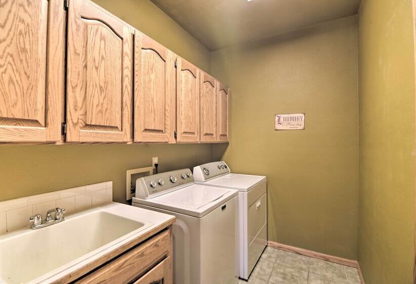 Charming Home W/ Yard ~ 12 Mi To Fort Collins