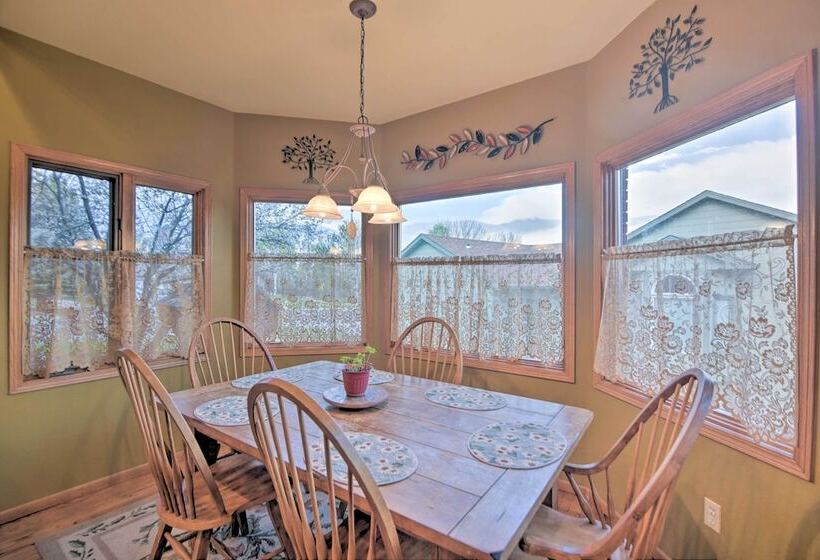 Charming Home W/ Yard ~ 12 Mi To Fort Collins