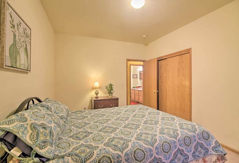 Charming Home W/ Yard ~ 12 Mi To Fort Collins