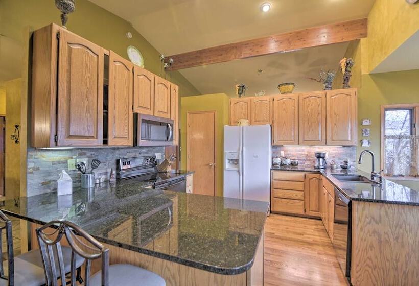 Charming Home W/ Yard ~ 12 Mi To Fort Collins