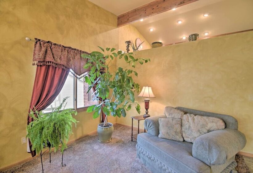 Charming Home W/ Yard ~ 12 Mi To Fort Collins