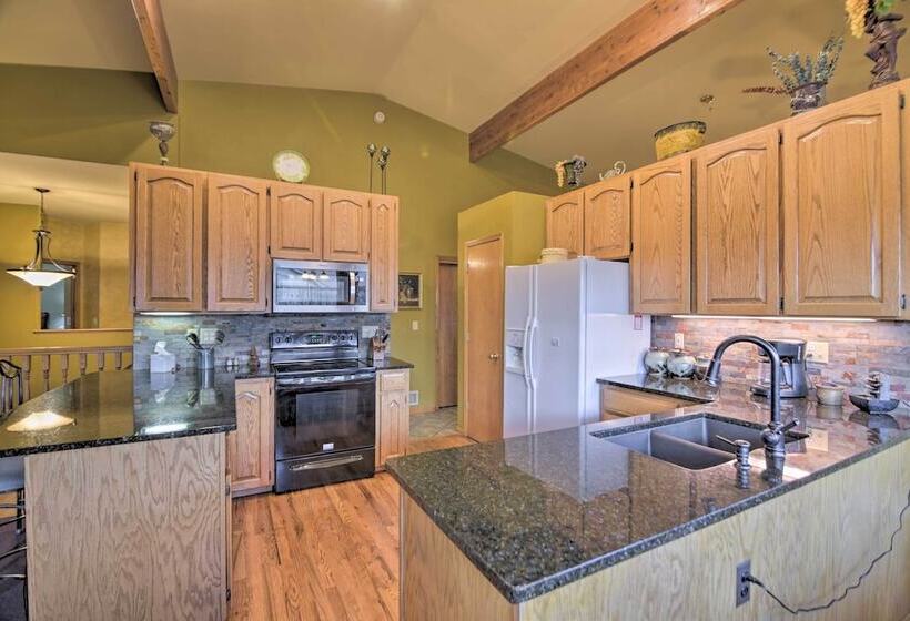 Charming Home W/ Yard ~ 12 Mi To Fort Collins