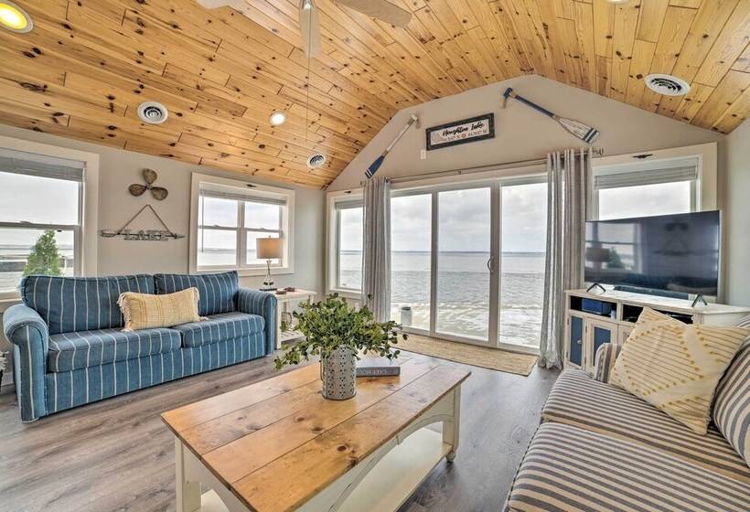 Charming Modern Cottage On Houghton Lake!