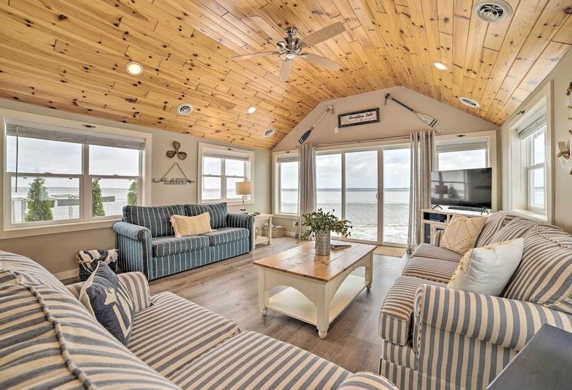 Charming Modern Cottage On Houghton Lake!