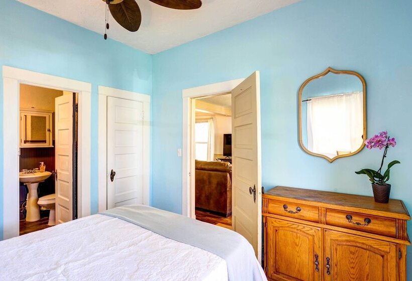 Charming Montrose Family Home: Block To Downtown!