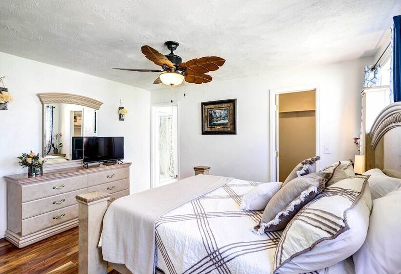 Charming Montrose Family Home: Block To Downtown!