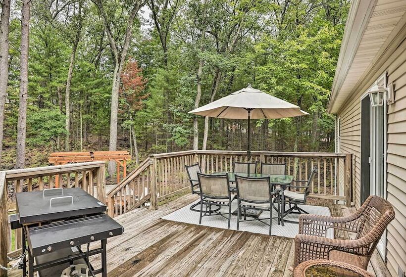 Charming Pentwater Home W/ Fire Pit & Yard!